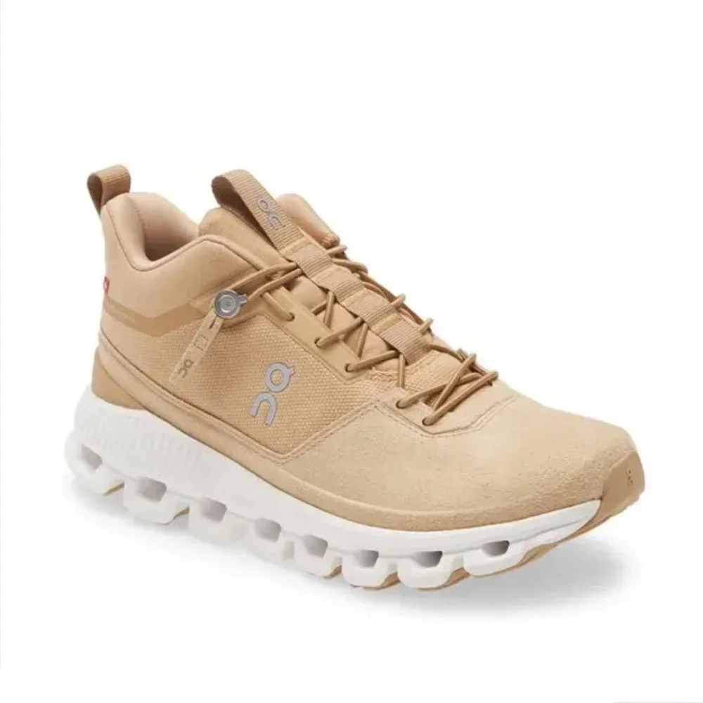 Women’s On Cloud Hi Sneakers Dune Size 8 Running Sneakers EUC